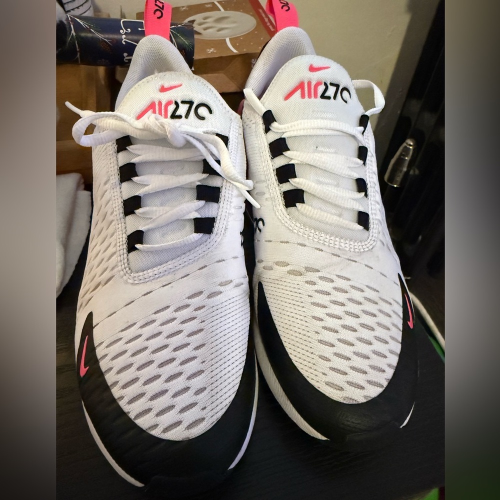 Women’s Nike air 270 Sneakers - Picture 4 of 6